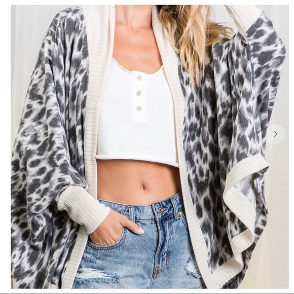 Beautiful Animal print fabric cardigan - Picture 2 of 6
